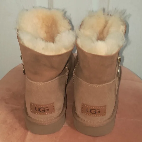 UGG Bailey Mini Zip Boots Size 7 - Picture 6 of 8